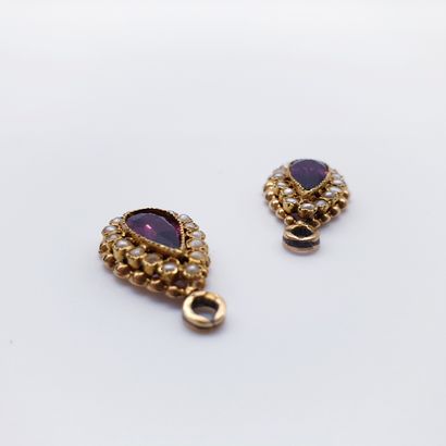 
PARTIE DE PENDANTS D'OREILLES en or jaune...