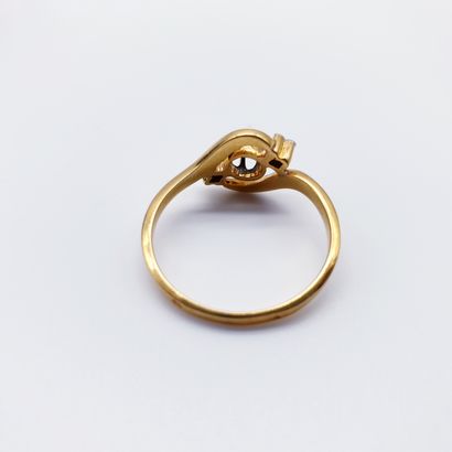 BAGUE en or jaune 750° orné d'une pierre...