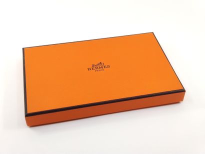 
HERMES




Porte-chéquier en cuir bordeaux




Dans...