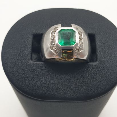 
Travail Français Moderne





BAGUE demi-jonc...