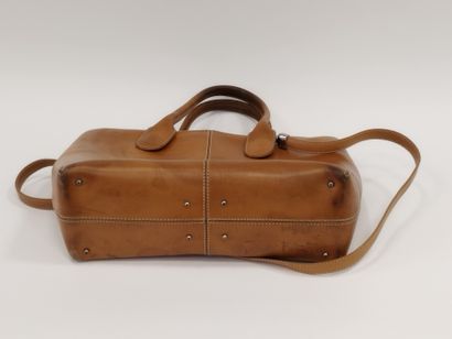 TOD'S

Sac à main en cuir marron à deux anses...