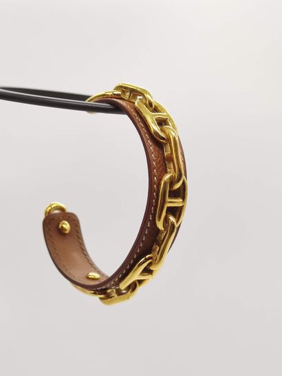 HERMES

BRACELET en cuir gold et chaîne d'ancre...