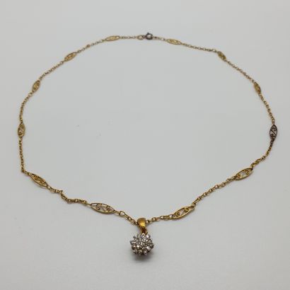 CHAINE en or jaune 750°, maille ovale filigranée...