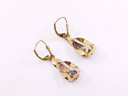 PAIRE de pendants d'oreilles en or jaune...