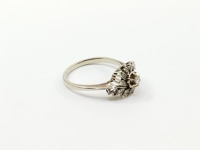 French WORK 

RING in white gold 750° decorated...