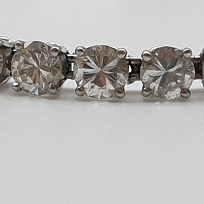 BRACELET rivière en or et platine ornée de...