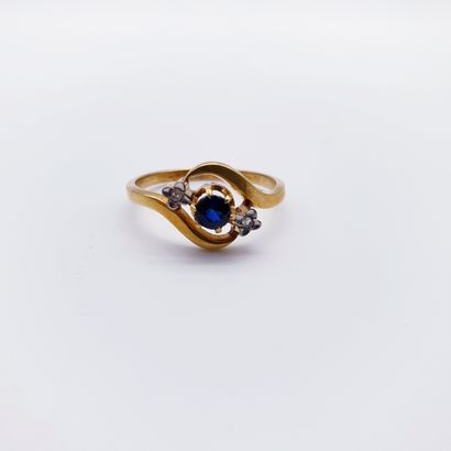 BAGUE en or jaune 750° orné d'une pierre...