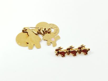 LOT d'or 750° comprenant :

DEUX broches...