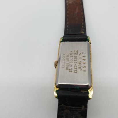 SEIKO

Petite montre de dame, boîtier rectangulaire...