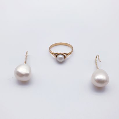 BAGUE de jeune fille en or jaune 750° ornée...