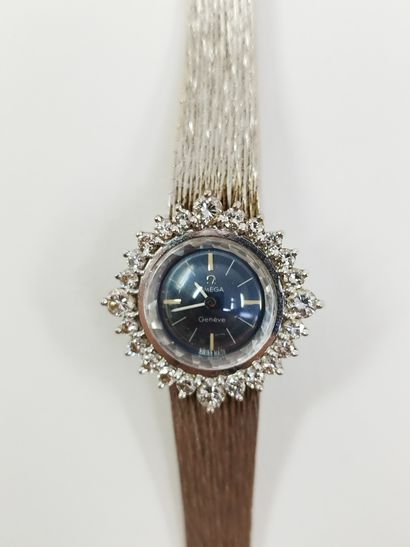 OMEGA

750° white gold ladies' wristwatch,...