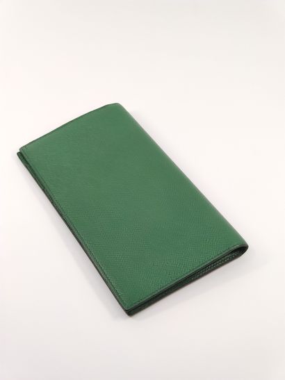 HERMES

Porte-carte en cuir grainé vert

Dans...