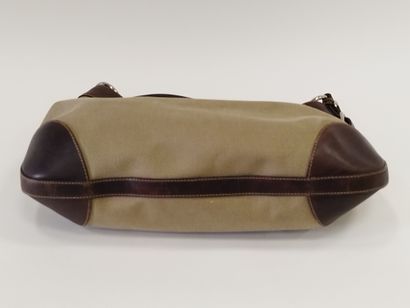 
PRADA modèle CANAPA




Sac à main en toile...