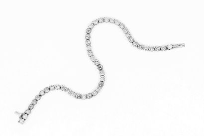 BRACELET rivière en or et platine ornée de...