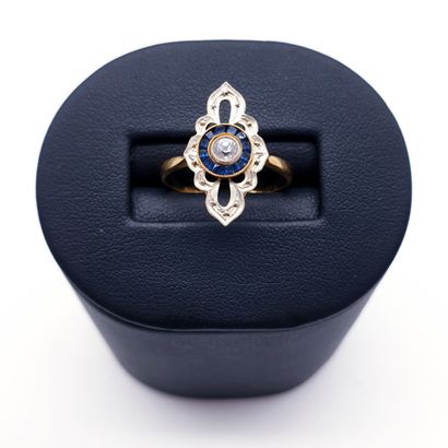 BAGUE marquise en or deux tons 750° orné...