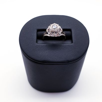 
BAGUE solitaire en or gris 750° ornée d'un...