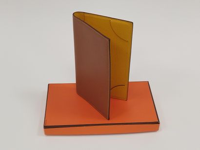 HERMES Paris

Porte-chéquier en cuir gold,...