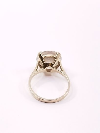 BAGUE en or gris 750° ornée d'une pierre...