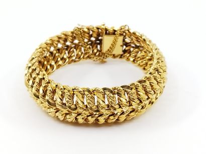 BRACELET maille amércaine en or jaune 750°

Fermoir...