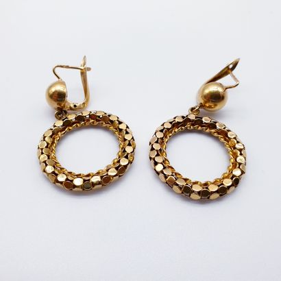 PAIRE DE BOUCLES D'OREILLES en or jaune 750...