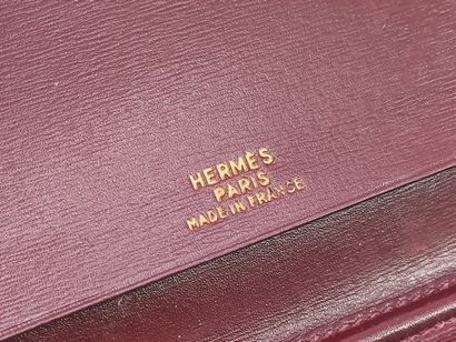 
HERMES




Porte-chéquier en cuir bordeaux




Dans...