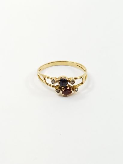 
Yellow gold ring 750° decorated with roses...