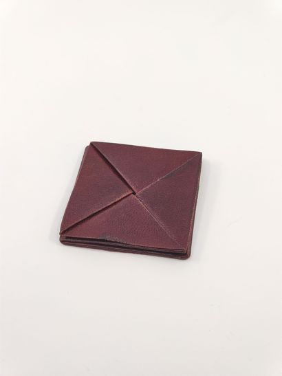 HERMES Paris

Porte-monnaie en cuir bordeaux

Dans...