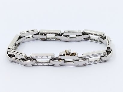 BRACELET en platine serti de 8 ct de diamants...