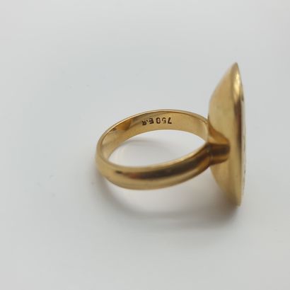 Yellow gold ring 750° representing an antique...