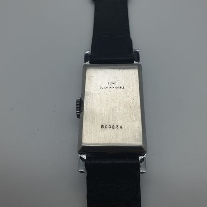 LIP T18

MONTRE bracelet, boitier rectangulaire...