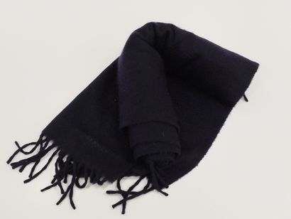 HERMES

Echarpe en cachemire bleu nuit

Dans...