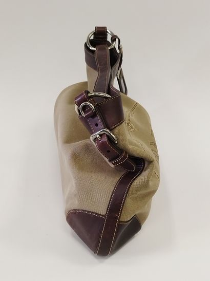
PRADA modèle CANAPA




Sac à main en toile...