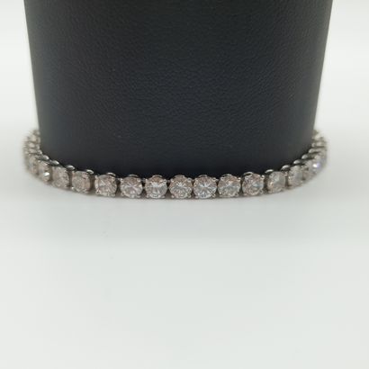 BRACELET rivière en or et platine ornée de...