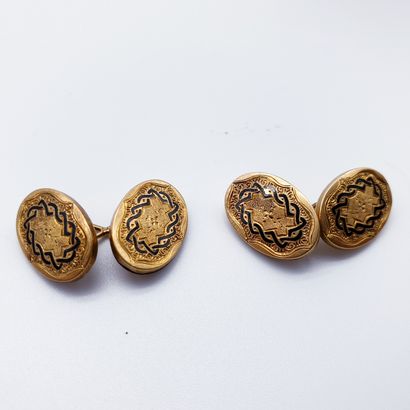 TROIS PAIRES DE BOUTONS DE MANCHETTES en...