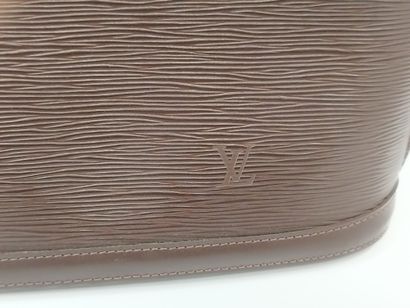 LOUIS VUITTON modèle LUSSAC 

Sac à main...