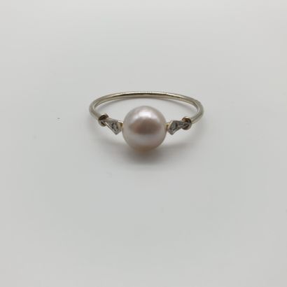 
Travail Français 



BAGUE en or gris 750°...