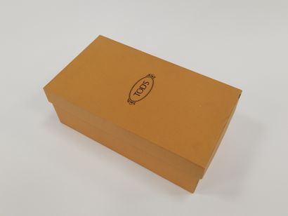 
TOD'S




Paire de mocassins en daim marron...