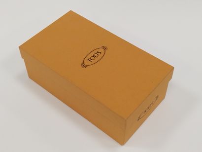 
TOD'S




Paire de sandales à talon en cuir...