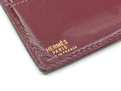 HERMES

Porte-carte en cuir bordeaux

Dans...