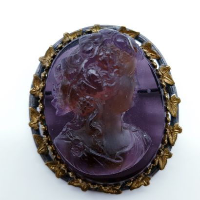 
BROCHE en métal et vermeil ornée d'un camée...