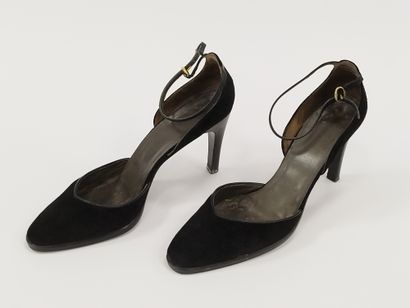 
CHRISTIAN DIOR 




Paire d'escarpins en...