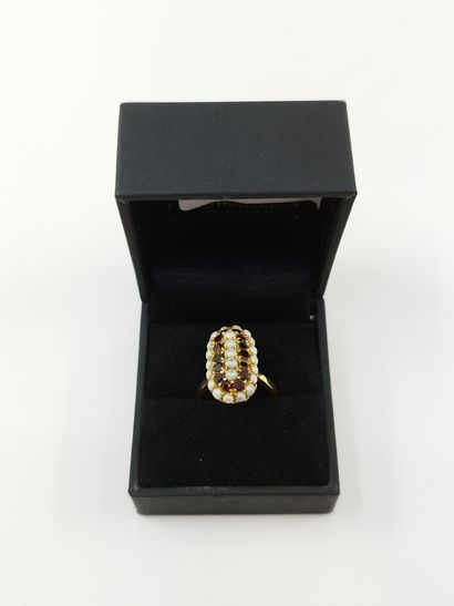 
BAGUE en or jaune 750° à motif ovale serti...