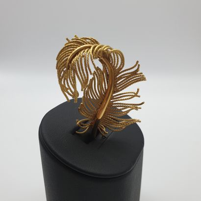 Modern French work

Yellow gold 750° pen-shaped...