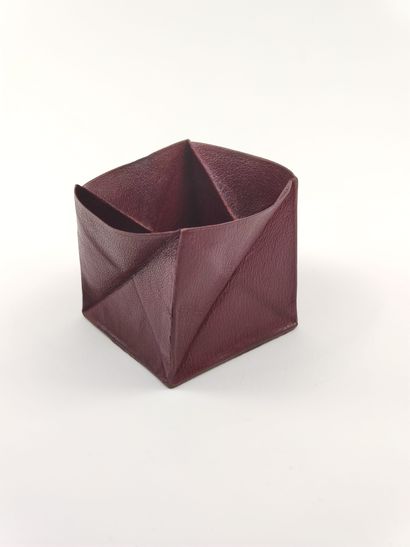HERMES Paris

Porte-monnaie en cuir bordeaux

Dans...