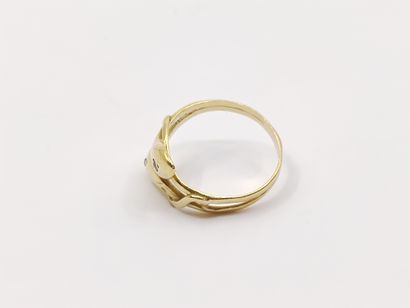 
BAGUE en or 750° à décor de deux têtes de...