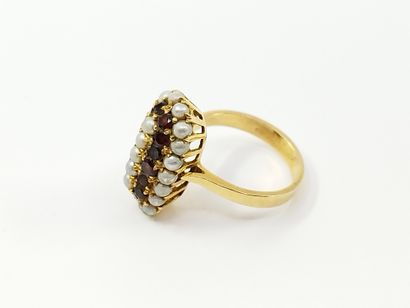 
BAGUE en or jaune 750° à motif ovale serti...