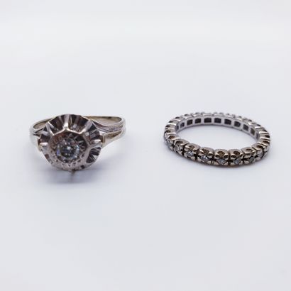 
BAGUE solitaire en or gris 750° ornée d'un...