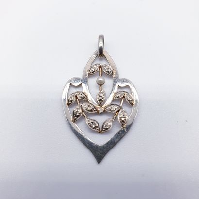 PENDENTIF en or gris 750° en forme de feuille...