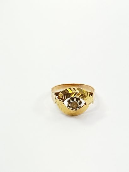 BAGUE en or jaune 750° ornée d'une pierre...