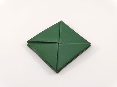 HERMES

Porte-monnaie en cuir vert 

Dans...